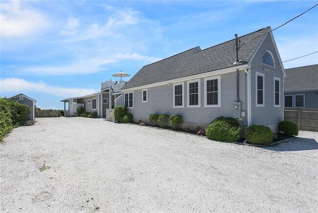 Building Photo - 967 Matunuck Beach Rd