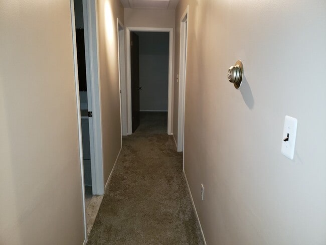 Building Photo - 24694 Creekside Dr