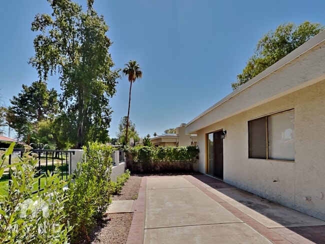Building Photo - 8176 E Del Cuarzo Dr