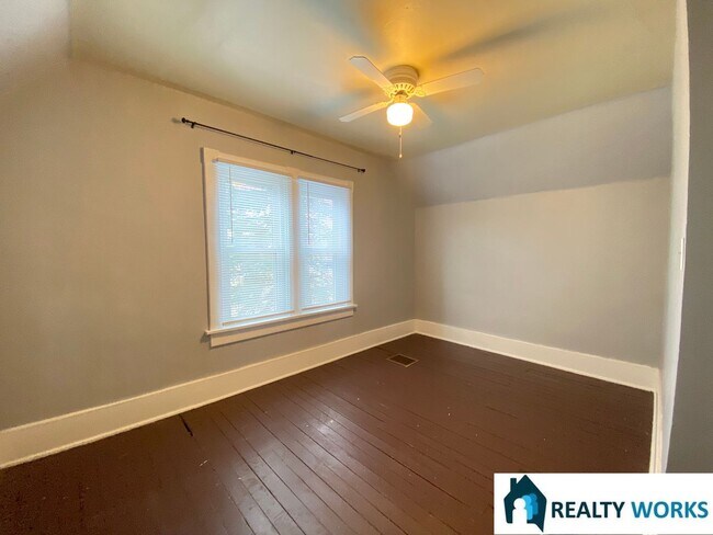 Building Photo - Adorable 2 bed 2 bath house!