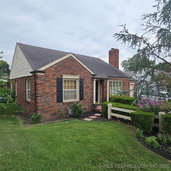 Building Photo - 2442 E 19th St