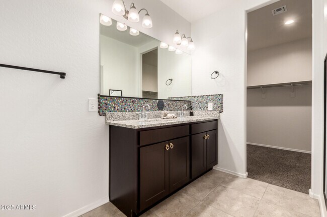 Building Photo - 5267 E Diatomite Dr