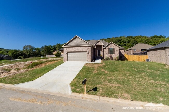 Building Photo - 3 bedroom 2 bath modern style home minutes from I-49 and Fayetteville access !!