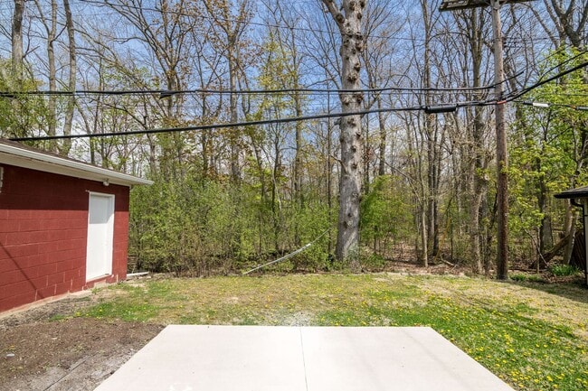 Building Photo - 1427 Woodland Dr