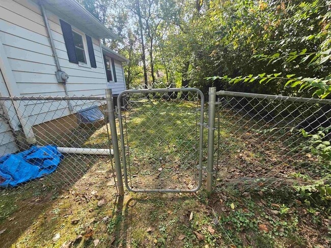 Building Photo - 817 N Park Ave