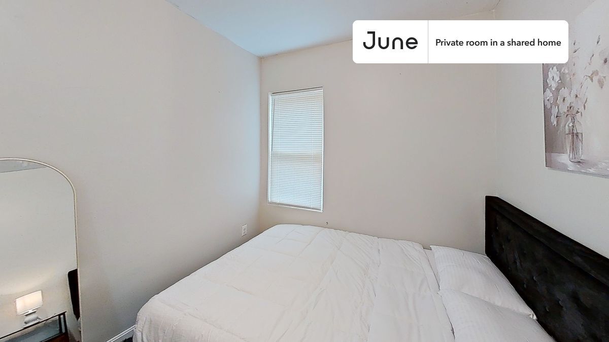 Building Photo - Room in Shared 3 bed/1 bath home