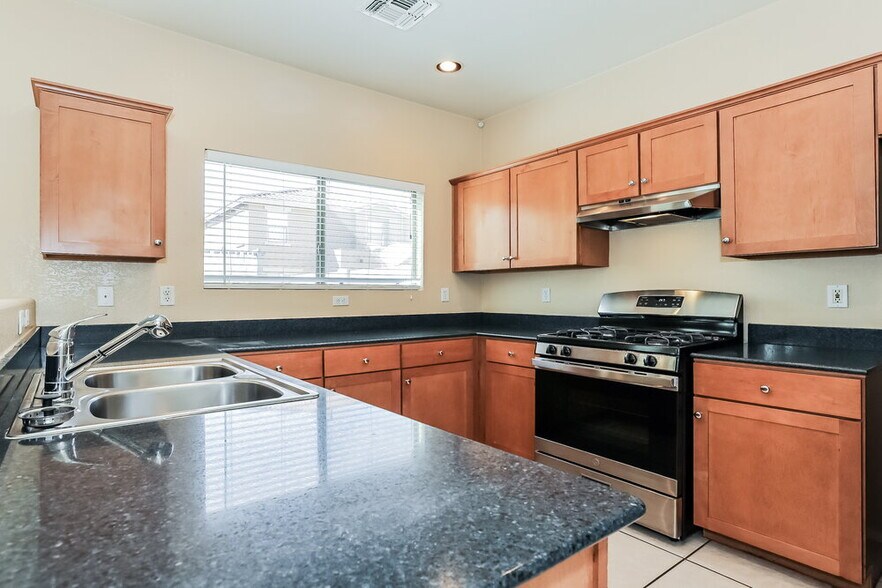 Building Photo - 2714 S Sailors Way