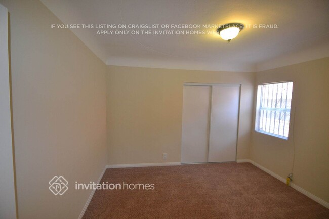 Building Photo - 827 E Colden Ave