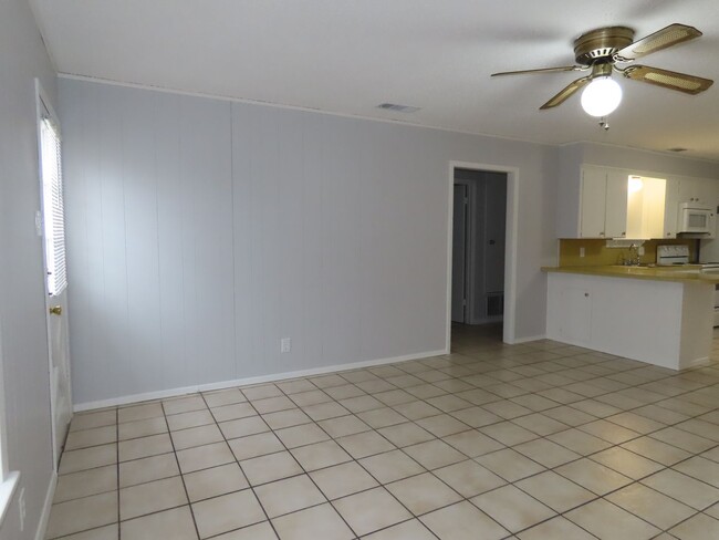 Building Photo - Charming 2 Bedroom, 1 Bath House in Whiteh...