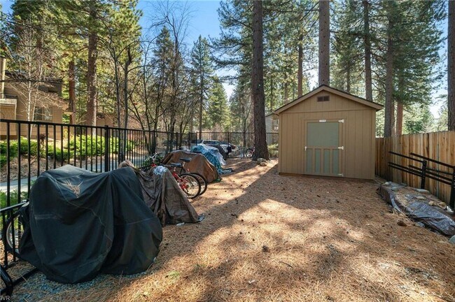 Building Photo - Great location in Incline Village