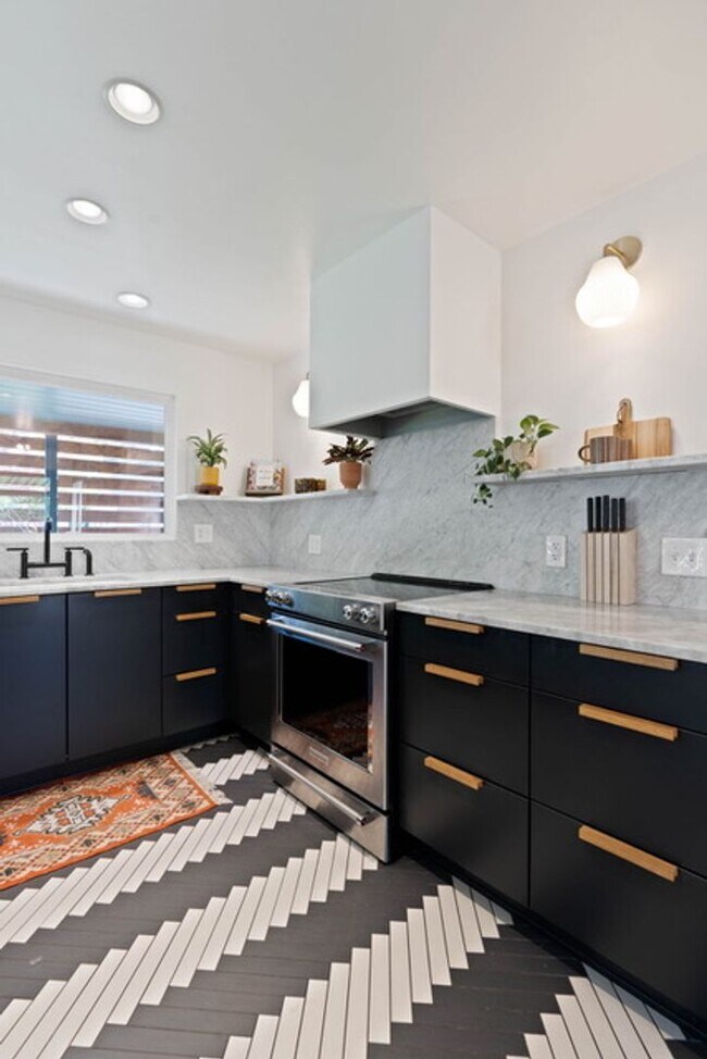 Building Photo - Beautiful Single Family Home!