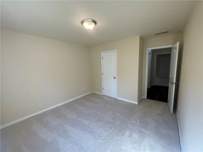 Building Photo - 160 Pine Ridge Rd