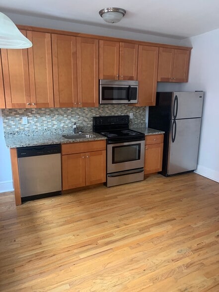 Building Photo - 1123-25-27 West Grace Street