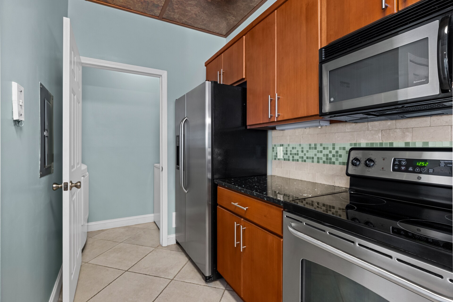 Building Photo - 2208 Walden Park Dr