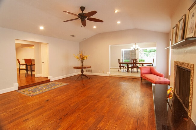 Building Photo - 6940 Brookshire Dr