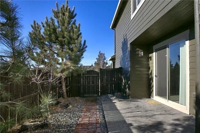 Building Photo - 63086 Dakota Dr