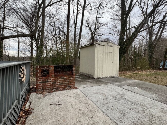 Building Photo - 2204 Merle St