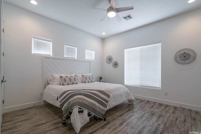 Building Photo - PETS ALLOWED!  Spacious & Modern 3-Bedroom...
