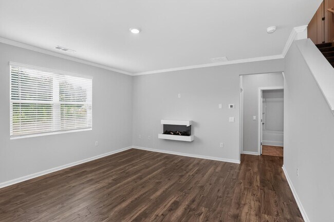 Building Photo - 383 King Vlg