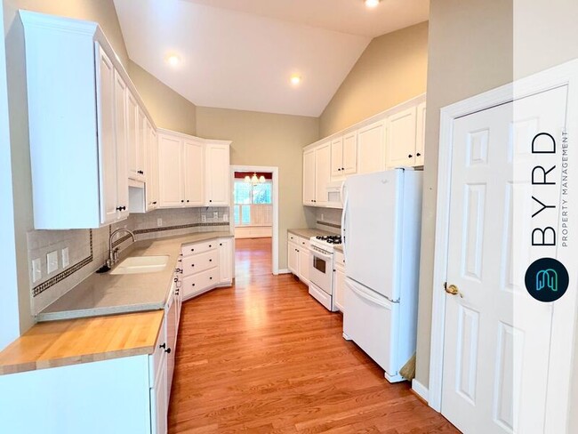 Building Photo - 423 Elm Creek Dr