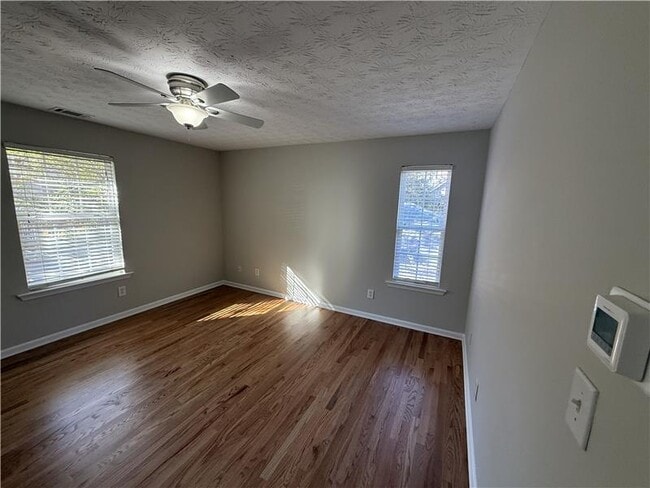 Building Photo - 27 Montgomery St SE