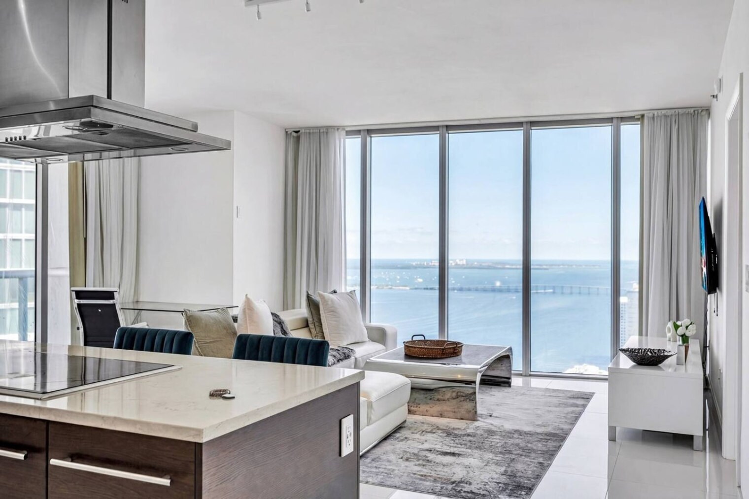 Building Photo - 485 Brickell Ave