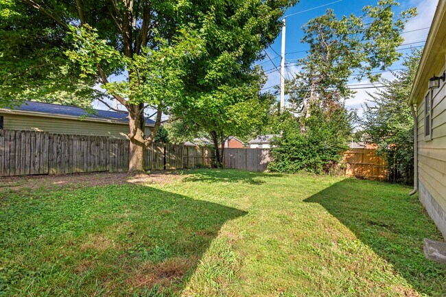 Building Photo - 2125 Talisman Rd