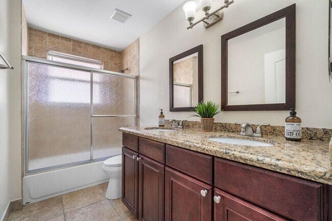 Building Photo - 10425 Buena Ventura Dr
