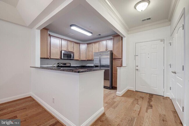 Building Photo - 9204 Charleston Dr