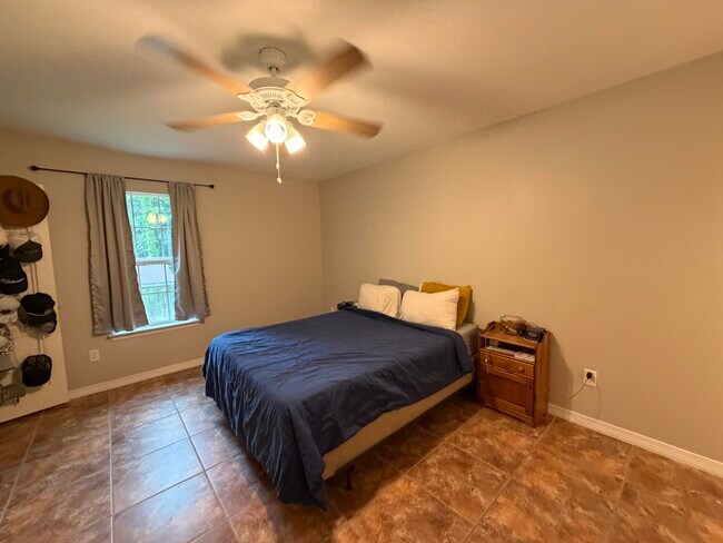 Building Photo - 138 Adams St