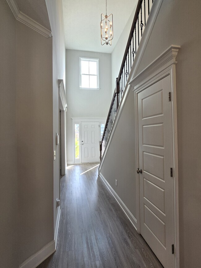 Building Photo - 631 Garland Trl