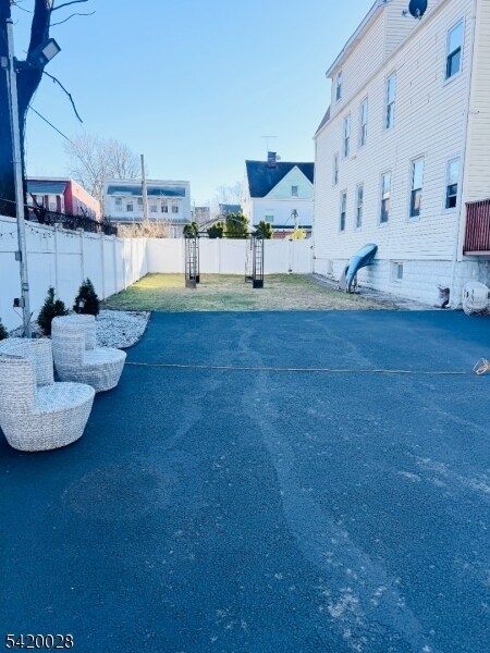 Building Photo - 746 Springdale Ave