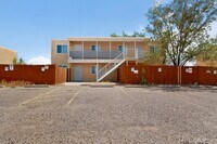 Building Photo - 225 Hanosh Ct SE