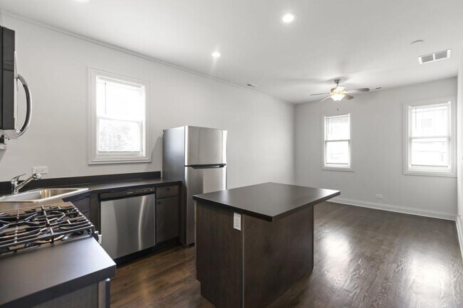 Primary Photo - 1 bedroom in Chicago IL 60618