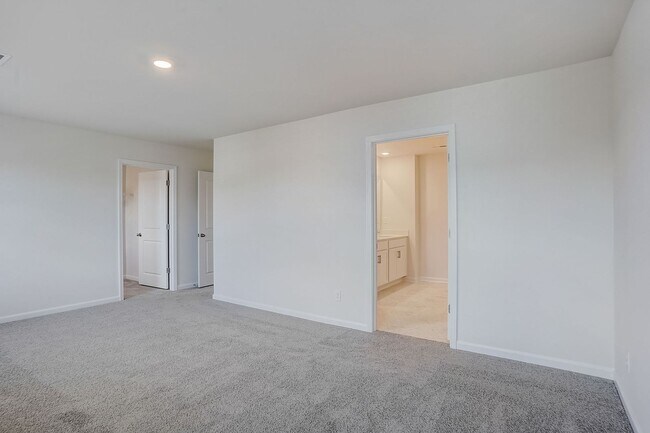 Building Photo - Modern 5-Bedroom Home Near Troutman – Showings Start November 17th