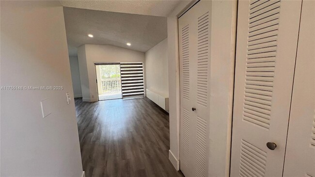 Building Photo - 9811 Westview Dr