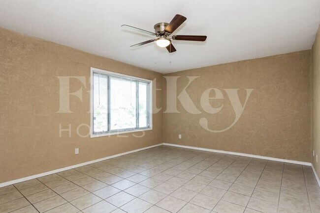 Building Photo - 3742 W Altadena Ave