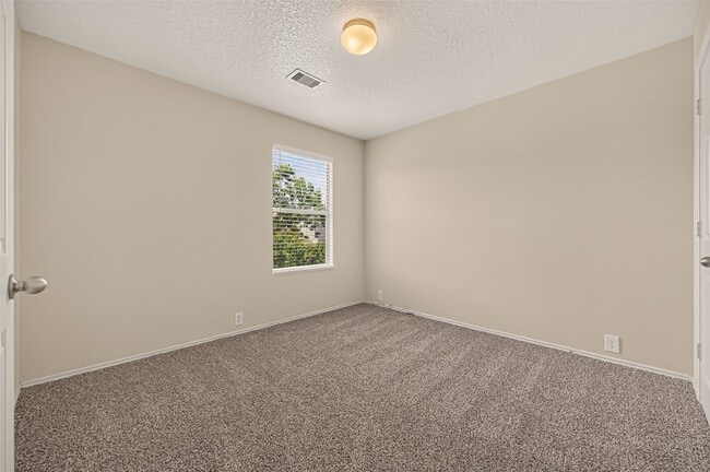 Building Photo - 18915 S Lyford Dr
