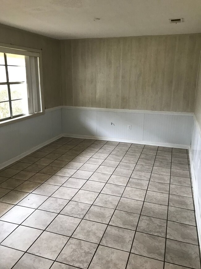 Building Photo - 210 Kilarny Rd