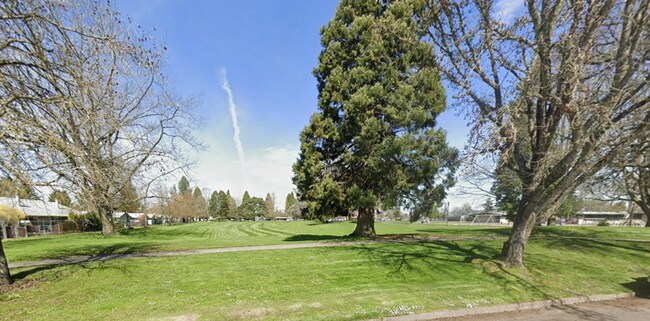 Building Photo - (905) Draper Arms Apartments - 2 Bedroom / 1 Bathroom (UPDATED)