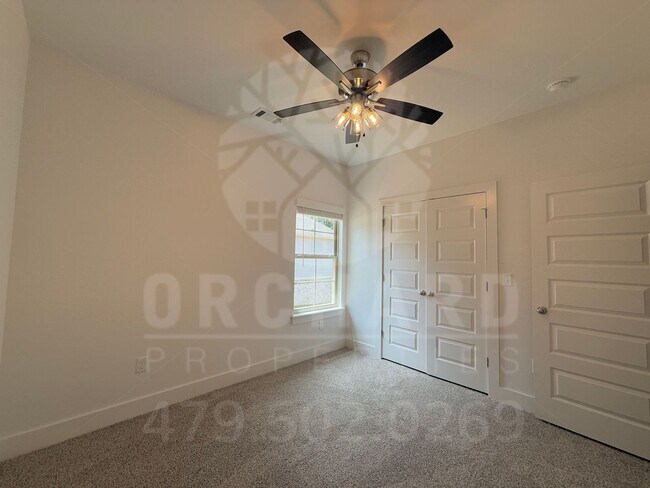 Building Photo - Single-Family Home- 2 Bed/ 2 Bath w/ Hobby...