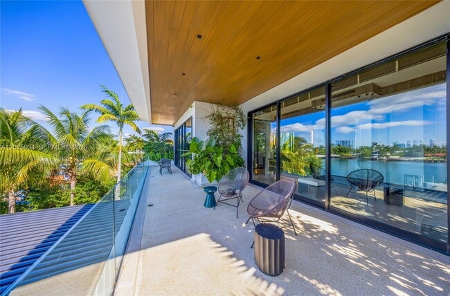 Building Photo - 200 W Rivo Alto Dr