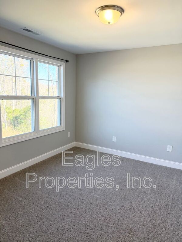 Building Photo - 472 Jackson Pond Dr