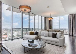 Building Photo - 610 E Market-185.1