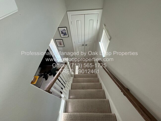Building Photo - 2018 Royal Landing Dr