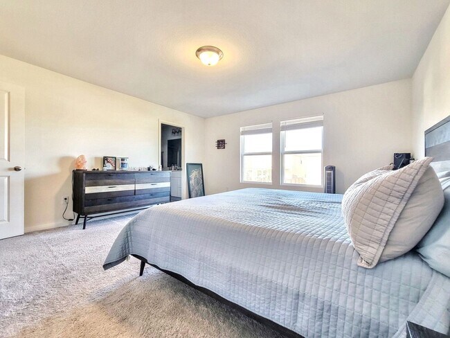 Building Photo - Beautiful 5 BR / 3 BA Home for Rent in Pfl...