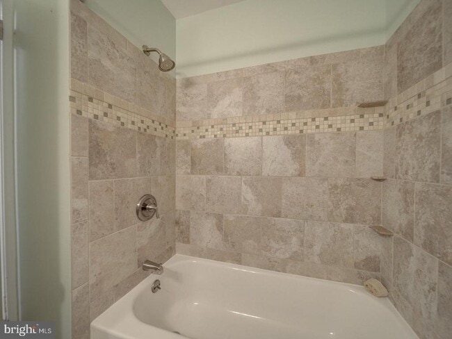 Building Photo - 8606 London Ct