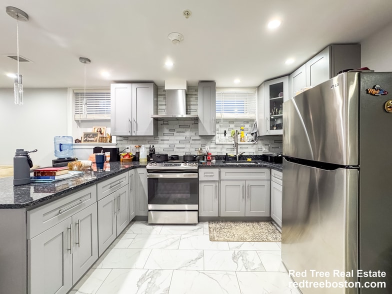 Building Photo - 62 Hecla St