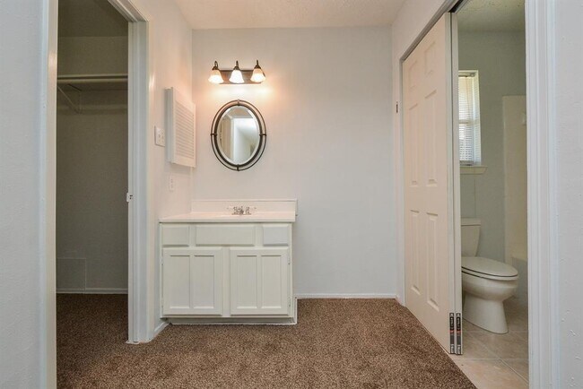 Building Photo - 15702 Timber Rock Dr