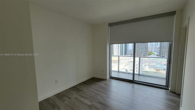Building Photo - 1100S S Miami Ave